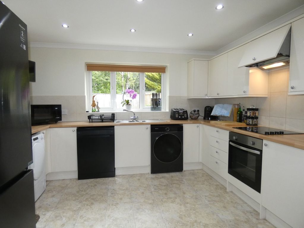 Kitchen- click for photo gallery